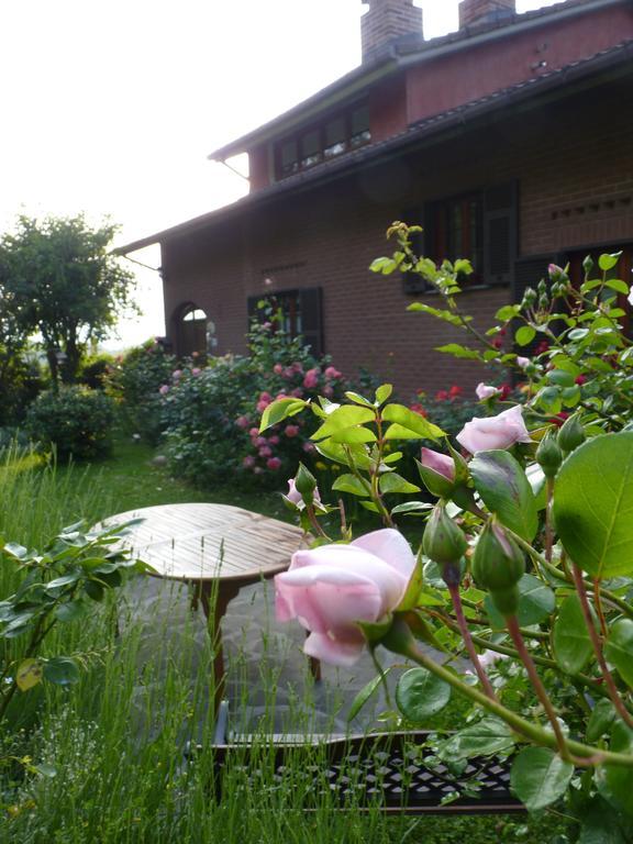 B&B The Roses Garden Millesimo Esterno foto